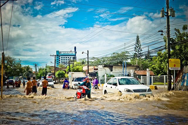 In Which Climatic Zone Do Floods Occur Frequently in Sri Lanka?